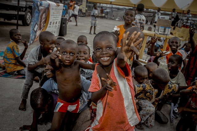 CHILDREN PLAYING IMAGE